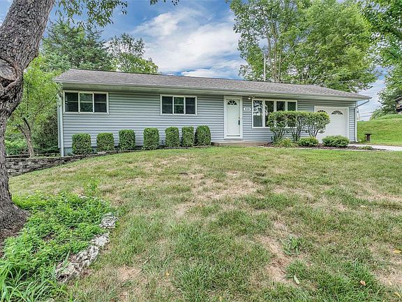 2nd image of 838 Barby Ln