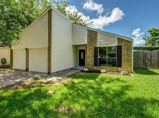 4825 E 27th St, Dickinson, TX 77539