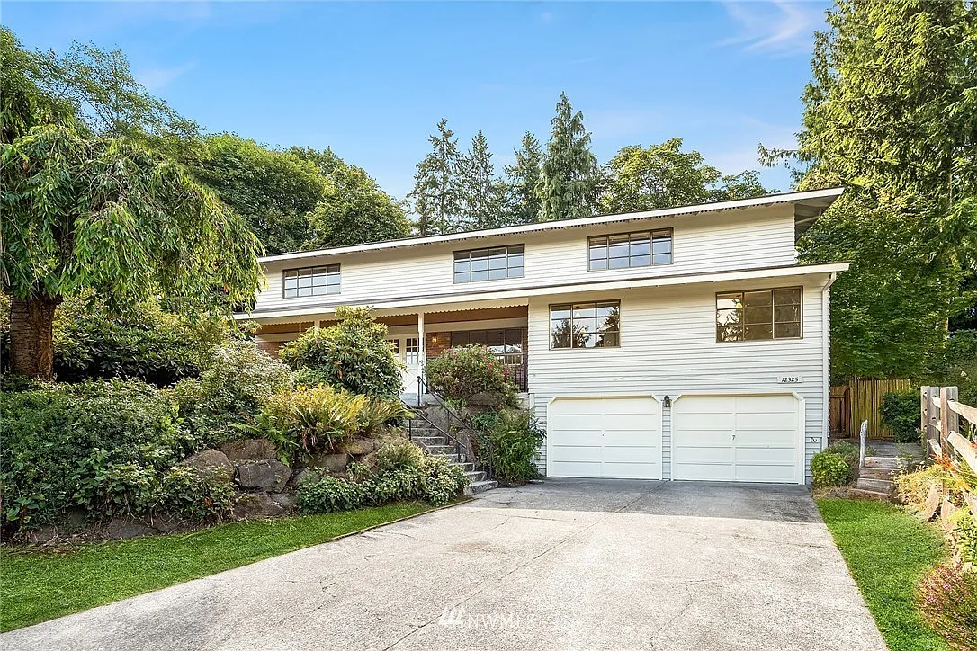 6 bed, 3.5 bath, 3420 sqft, $5,000 — Photo 1