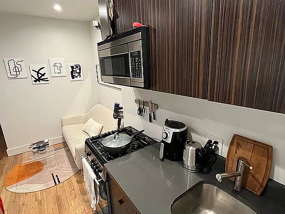 2nd image of 166 Elizabeth St APT 4C