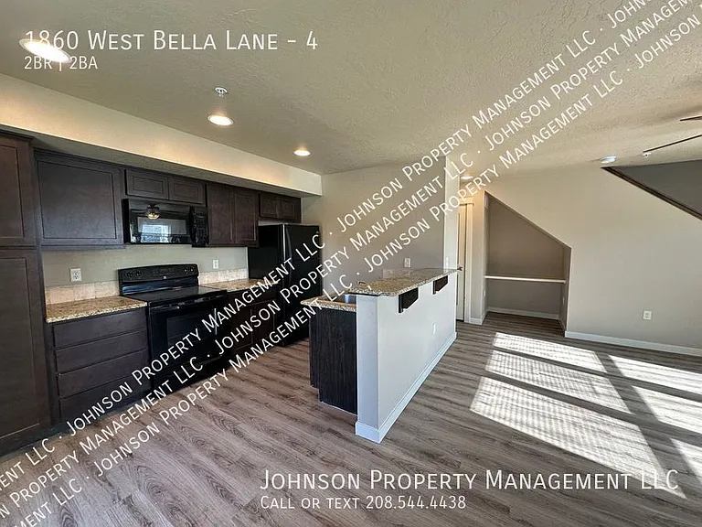 1860 W Bella Ln #4 — Photo 3
