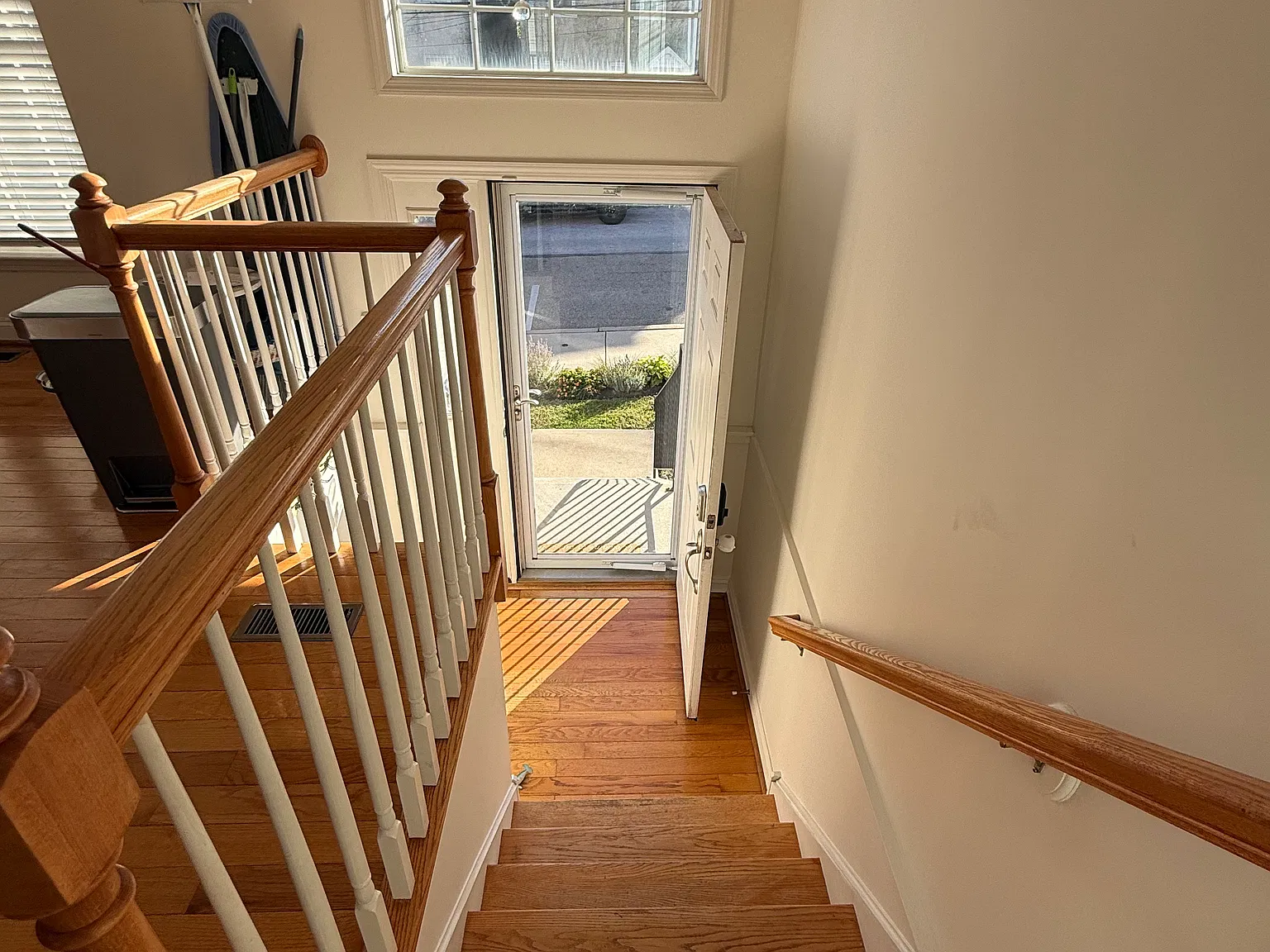 3 bed, 3.5 bath, 1934 sqft, $3,100 — Photo 2
