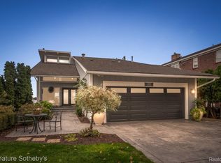 3885 Lake Front St, Waterford, MI
