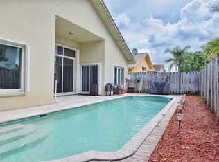 11620 SW 10th St, Pembroke Pines, FL 33025