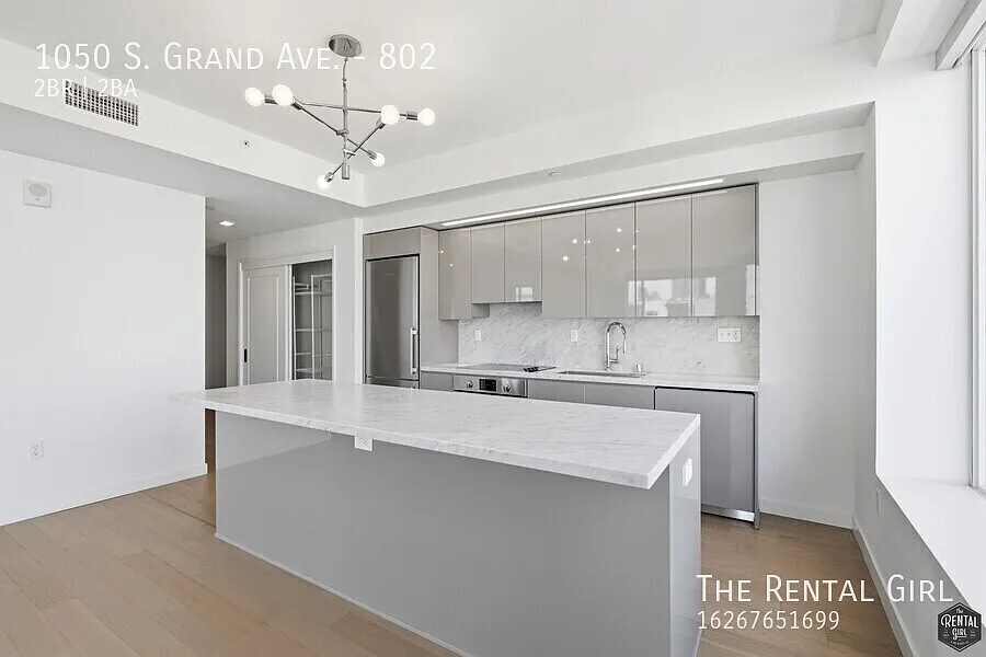 South Park Corner Condo | Incredible DTLA Views | Parking And Guest Parking + Gym + Club Room + S... — Photo 4