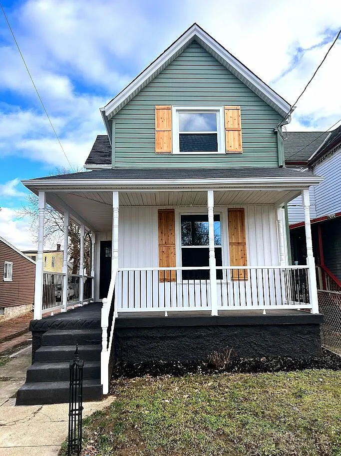 111 Ward Ave photo 1