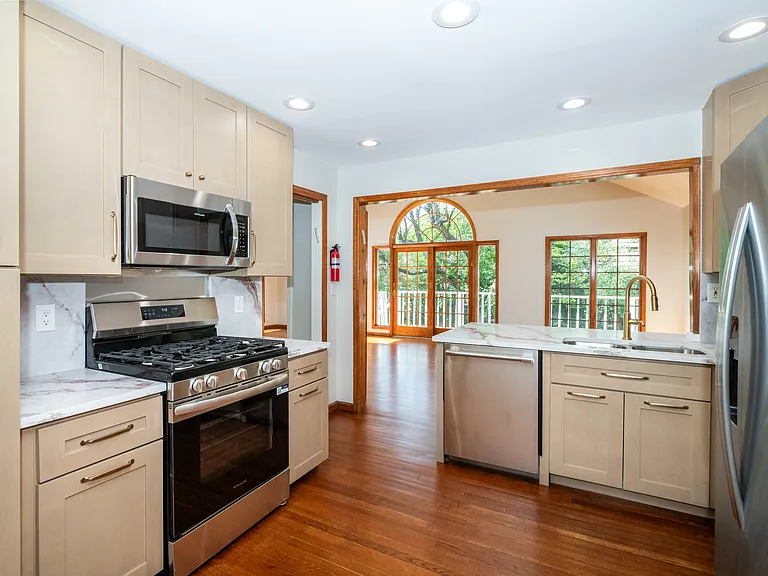 177 Puritan Dr — Photo 15