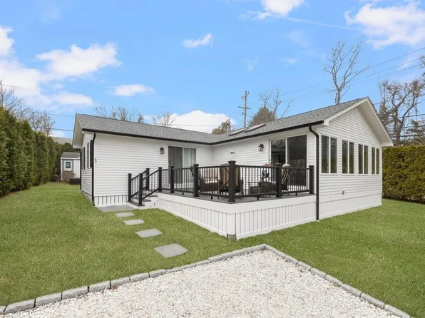 3 Allagash Trl, Narragansett, RI 02882