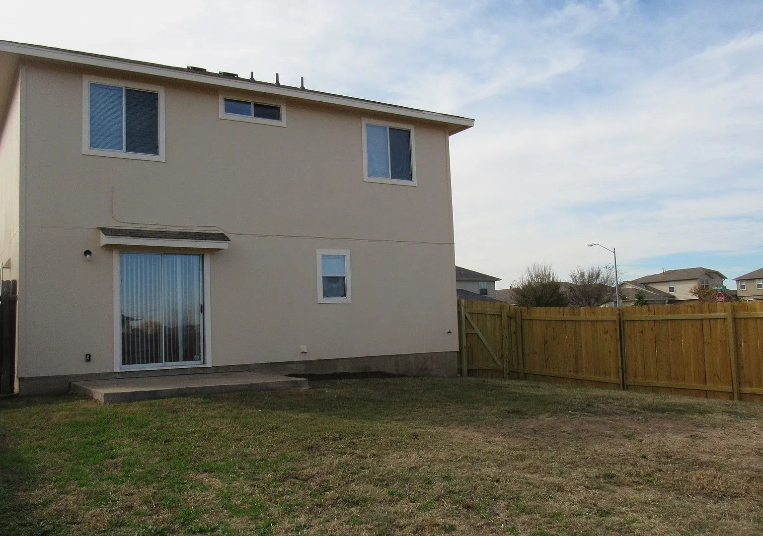 Nice two story 4 bedroom 2.5 bath! — Photo 3