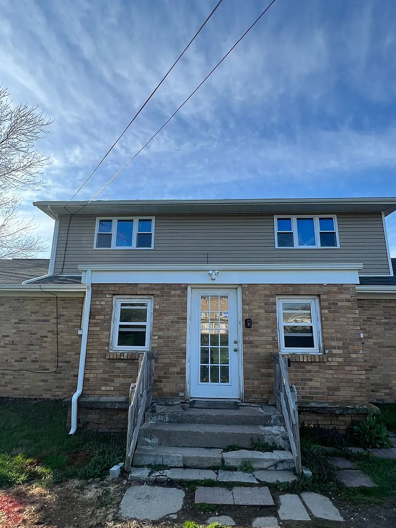 Building Photo - 5208 W Ridge Rd