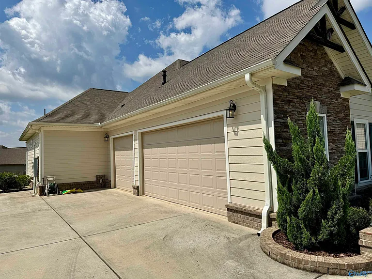 6342 Central Park Ln — Photo 2