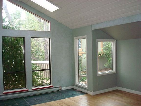 Light & bright living room