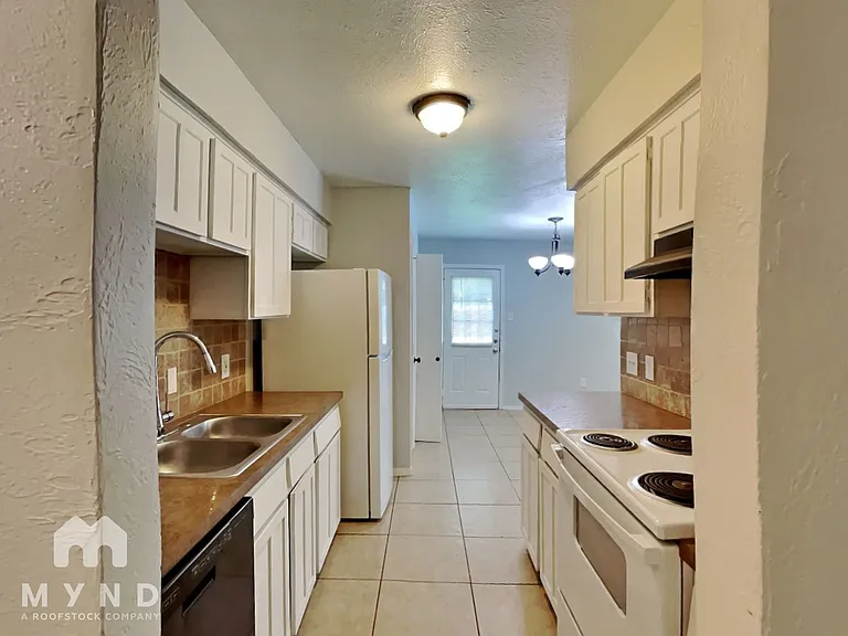 7145 Romford Way — Photo 7