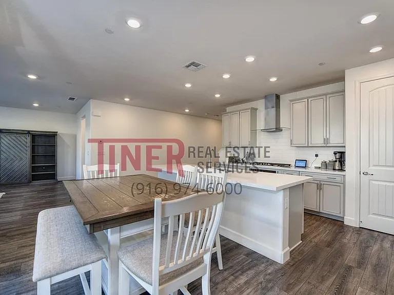 4016 Setucket St — Photo 11