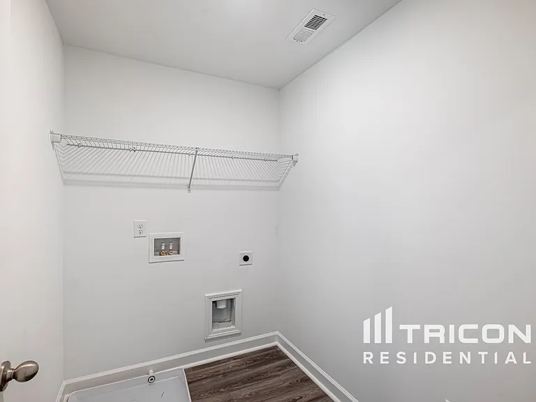 Tricon East Ridge — Photo 33