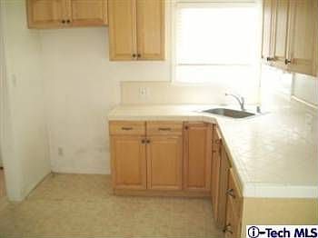 3rd image of 1832 N California St