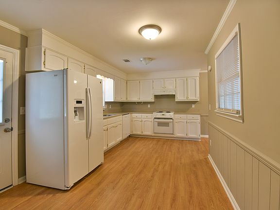 3rd image of 3615 Rainbow Dr