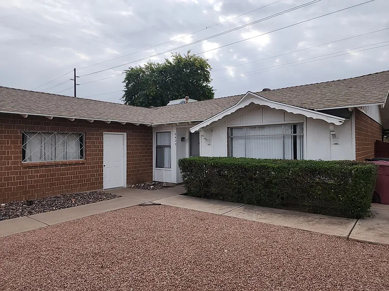 8425 E Crestwood Way — Photo 2