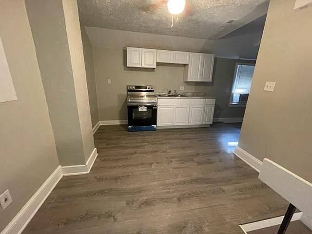 2nd image of 3911 Bridge Ave #3