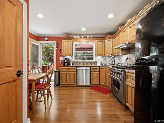 5th image of 71 E 17th Street
