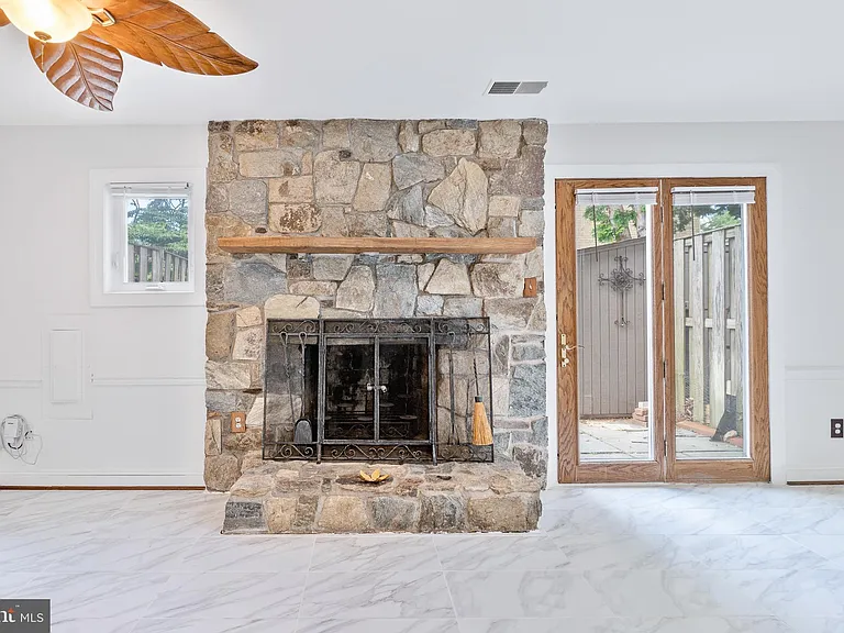 9652 Marston Ln — Photo 8