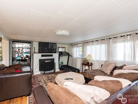 3rd image of 3902 S Wright Avenue