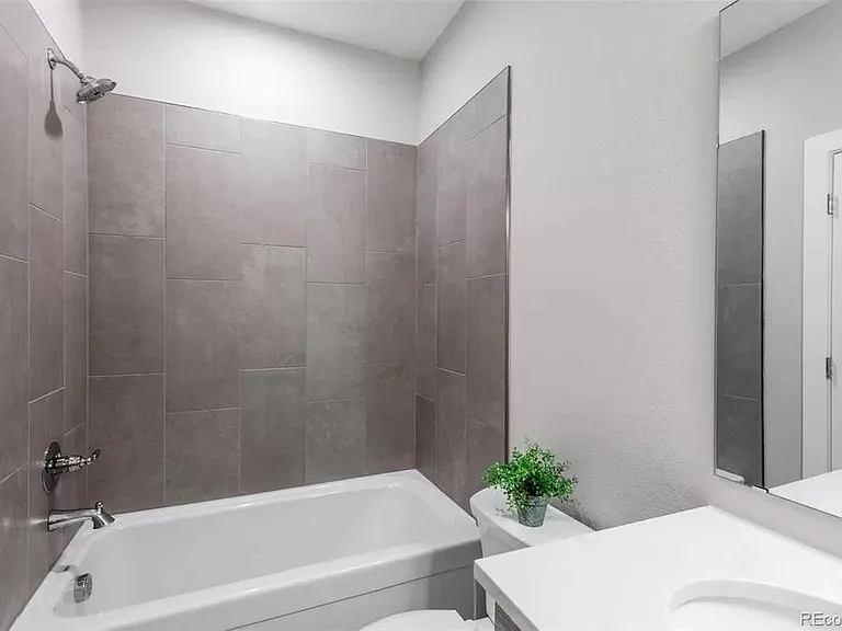 1733 Irving St — Photo 12
