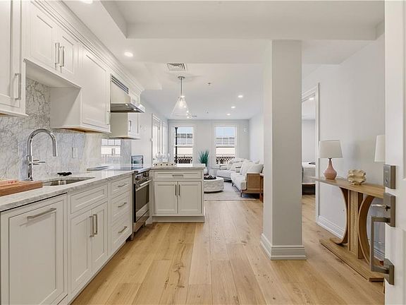 2nd image of 10 Brown & Howard Wharf #103