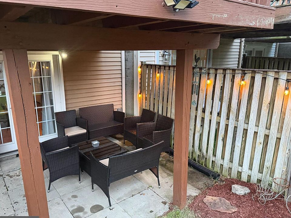 2nd image of 1323 Acorn Ridge Ct