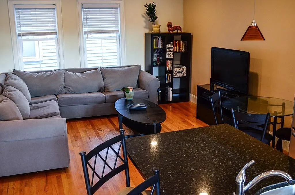 2 bed, 659 sqft, $3,300 — Photo 3