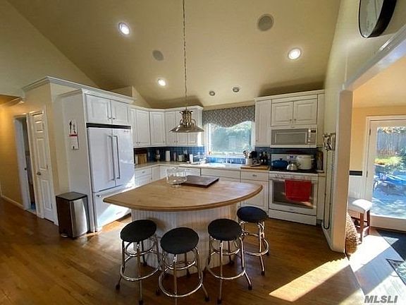 5th image of 7 Floral Ave