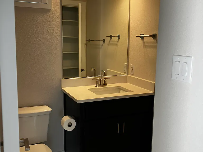 full bathroom between bedrooms 2 and 3