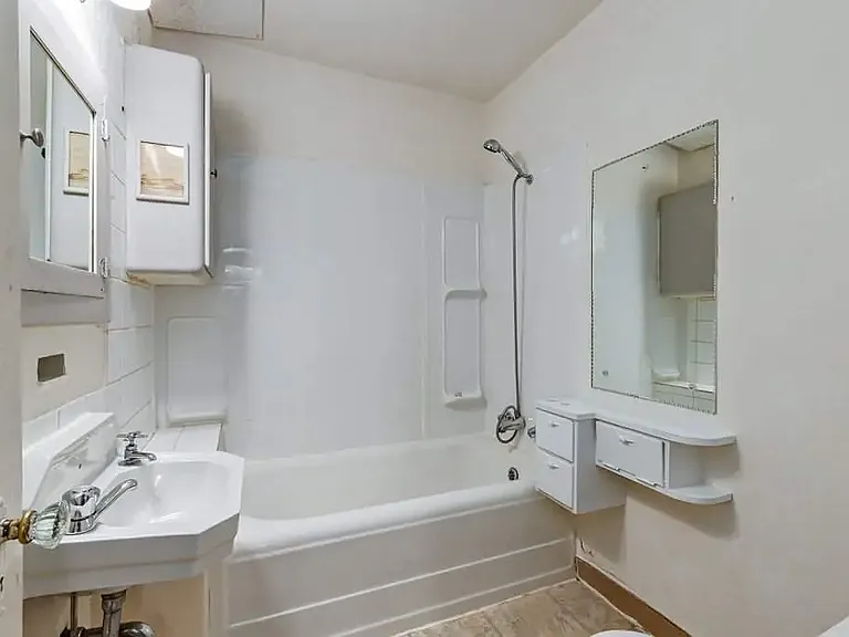 531 7th St S #7 — Photo 17