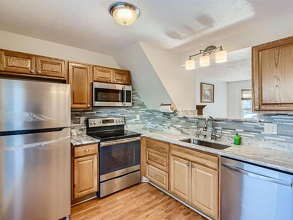 4th image of 922 Worthington Woods Blvd #14