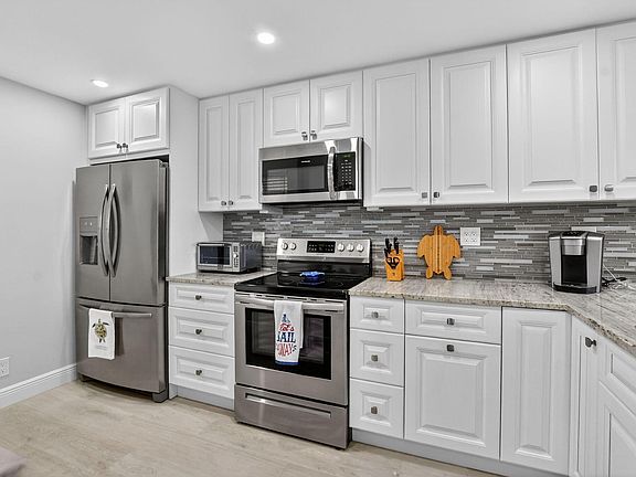4th image of 6 Royal Palm Way #409