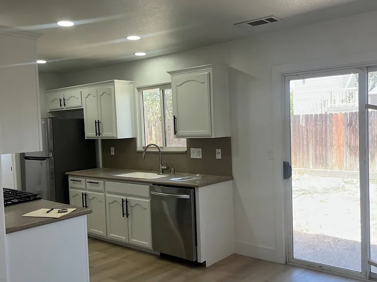 306 E Ivy St #B — Photo 8