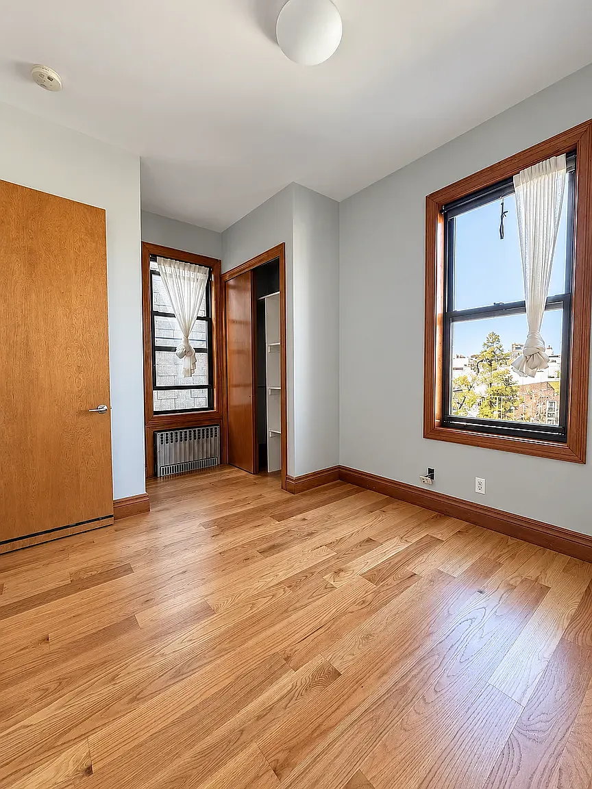 159 Russell Street — Photo 2