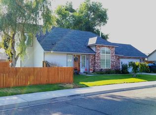 826 S 73rd Ave, Yakima, WA 98908