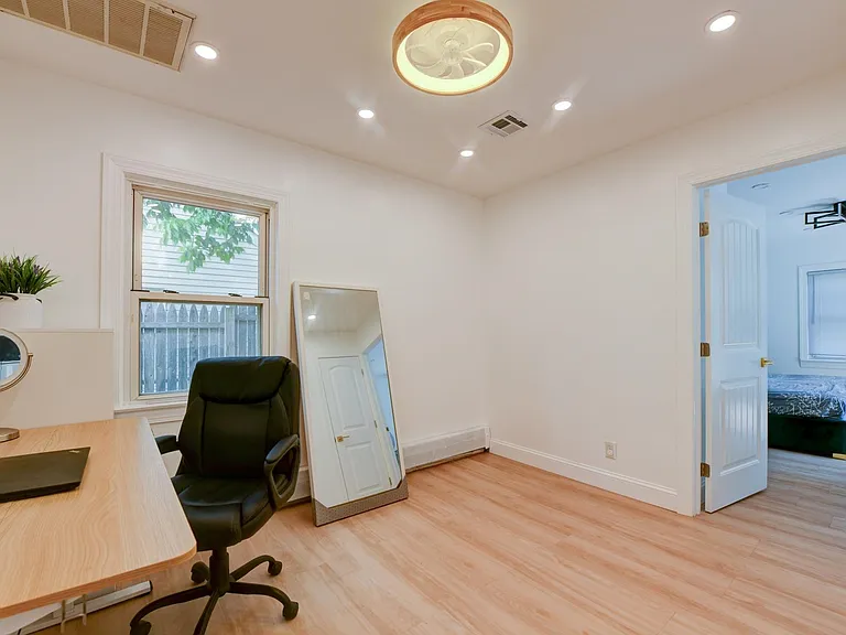 50 Chestnut St — Photo 17
