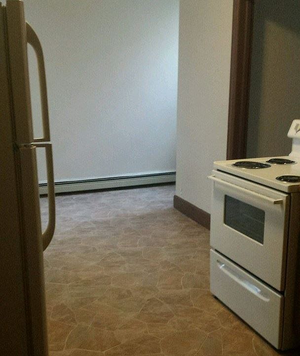 2nd image of 410 Main St W #4