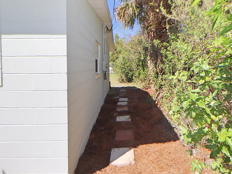 Side entrace to Yard (Now has Fence gate to close off unwanted access)
