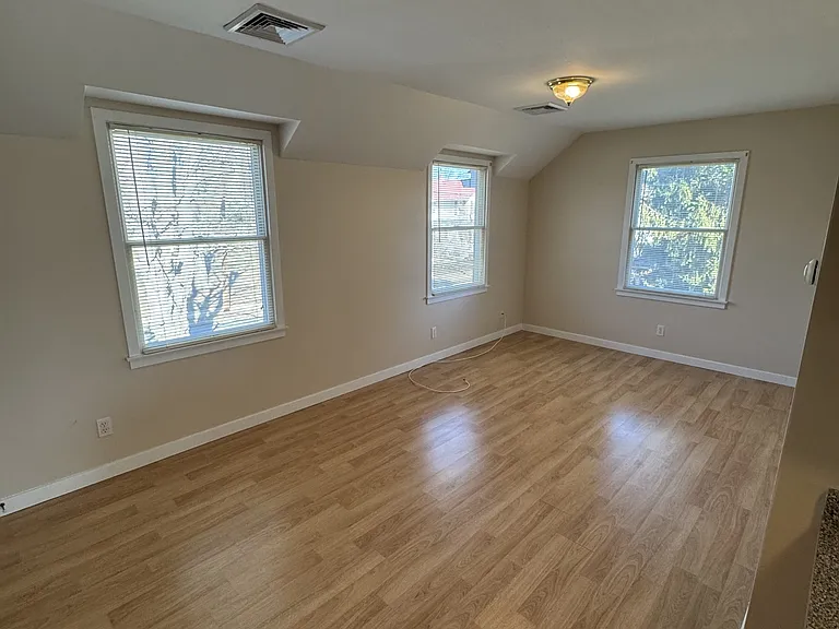 20 W Franklin Ave — Photo 8