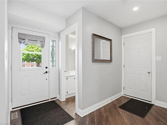 5th image of 371 Brantwood Park Rd