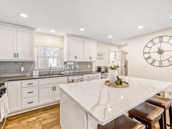 1566 Highway 96 E, White Bear Township, MN 55110