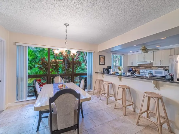 221 Brackenwood Terrace #221, Palm Beach Gardens, FL 33418