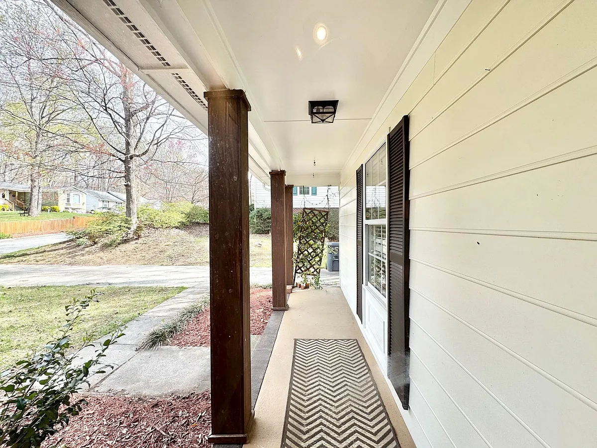 Building Photo - 1819 Kello Dr