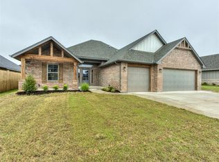 10449 SW 51st St, Mustang, OK 73064