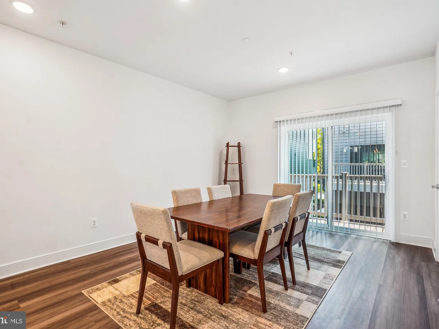3 bed, 3.5 bath, 1744 sqft, $3,800 — Photo 4
