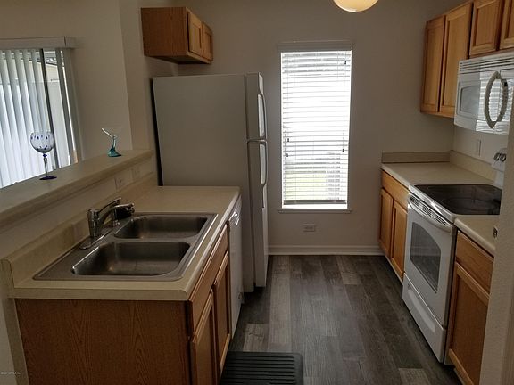 5th image of 7078 Saint Ives Ct