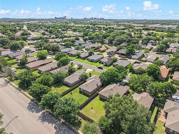 4th image of 820 Azalea Ct